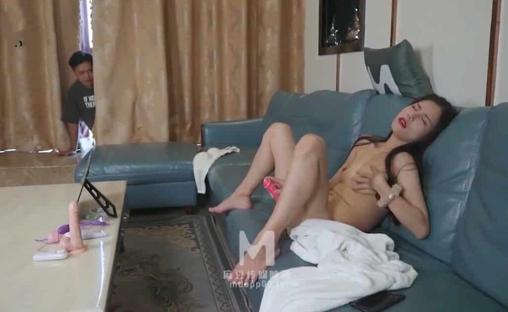 Trộm nhìn em hàng xóm thủ dâm…và cái kết sung sướng